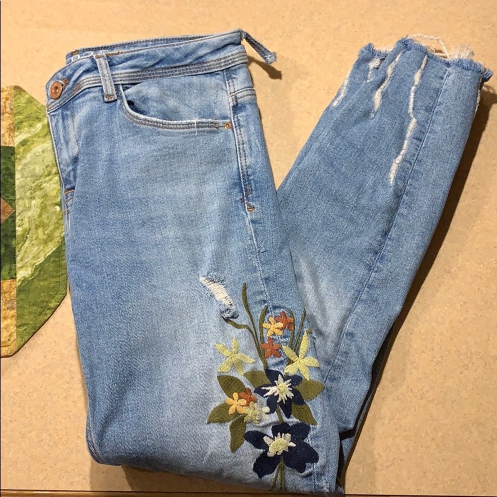 Zara embroidered jeans - size 4